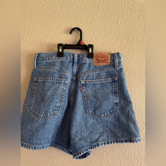 Levi's High Waisted Mom Shorts - Picture 2 of 4
